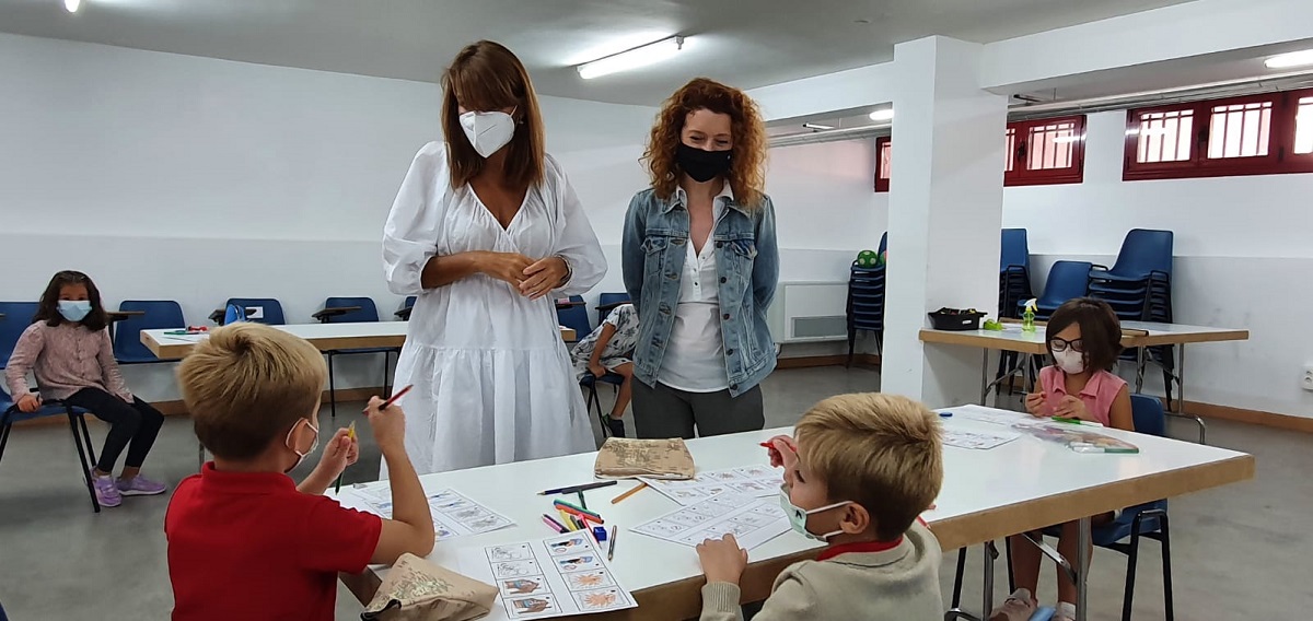 Almudena Parres y Ana Suarez durante la visita de hoy