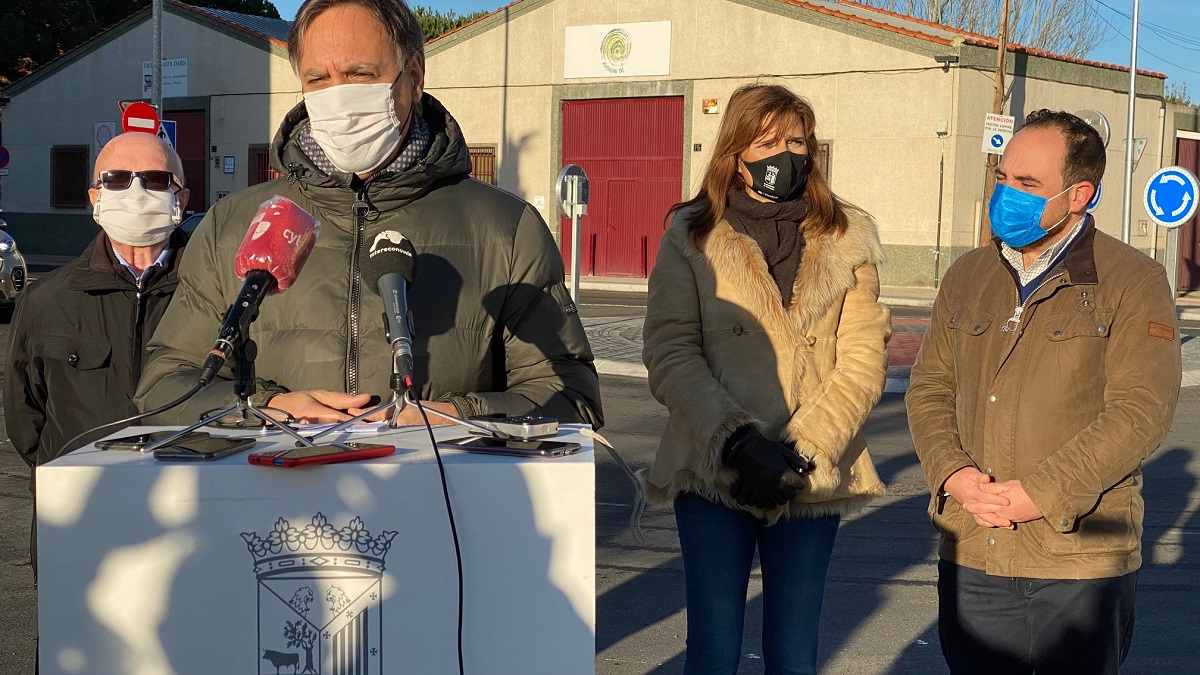 El alcalde de Salamanca  Carlos Garcia Carbayo  y el concejal de Fomento  Daniel Llanos
