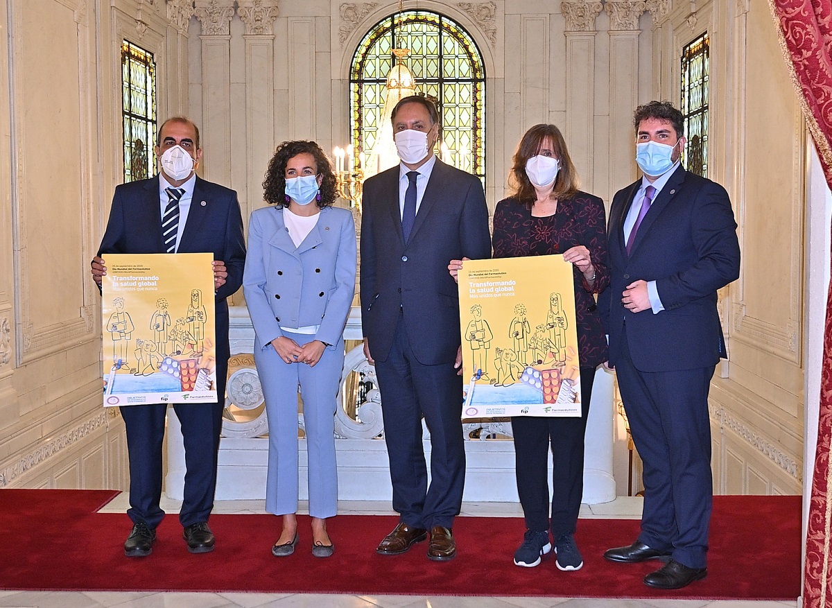 El alcalde y la concejala de Salud Publica con la nueva presidenta del Colegio de Farmaceuticos