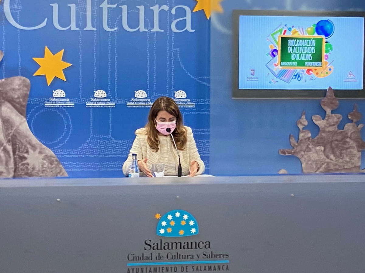 La concejala de Educacion  Maria Victoria Bermejo