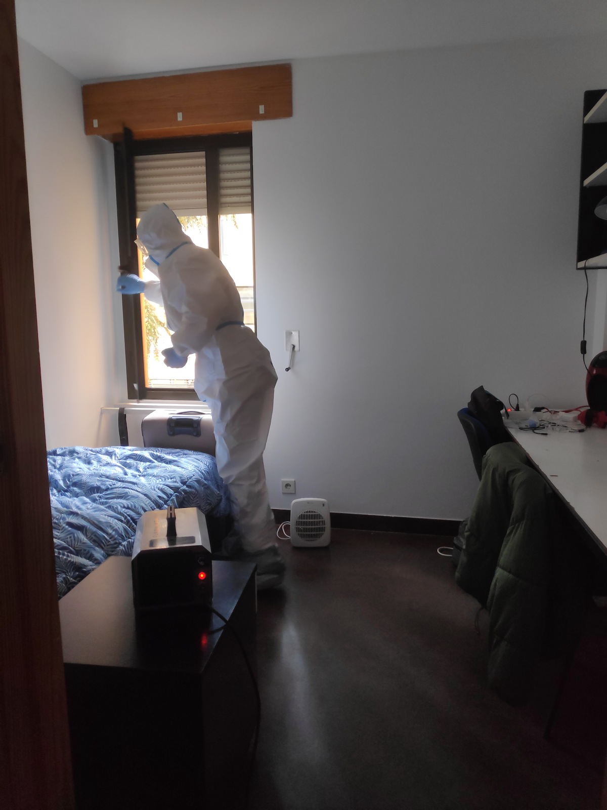 Imagen de los Bomberos de Salamanca en las tareas de descontaminacion