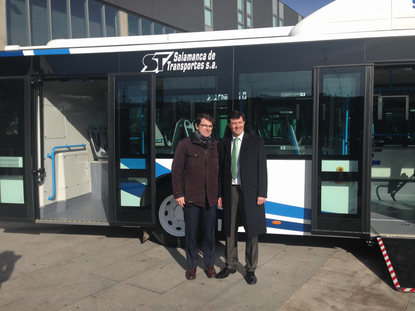 El alcalde ha presentado hoy siete nuevos vehiculos que se incorporan a la flota del transporte