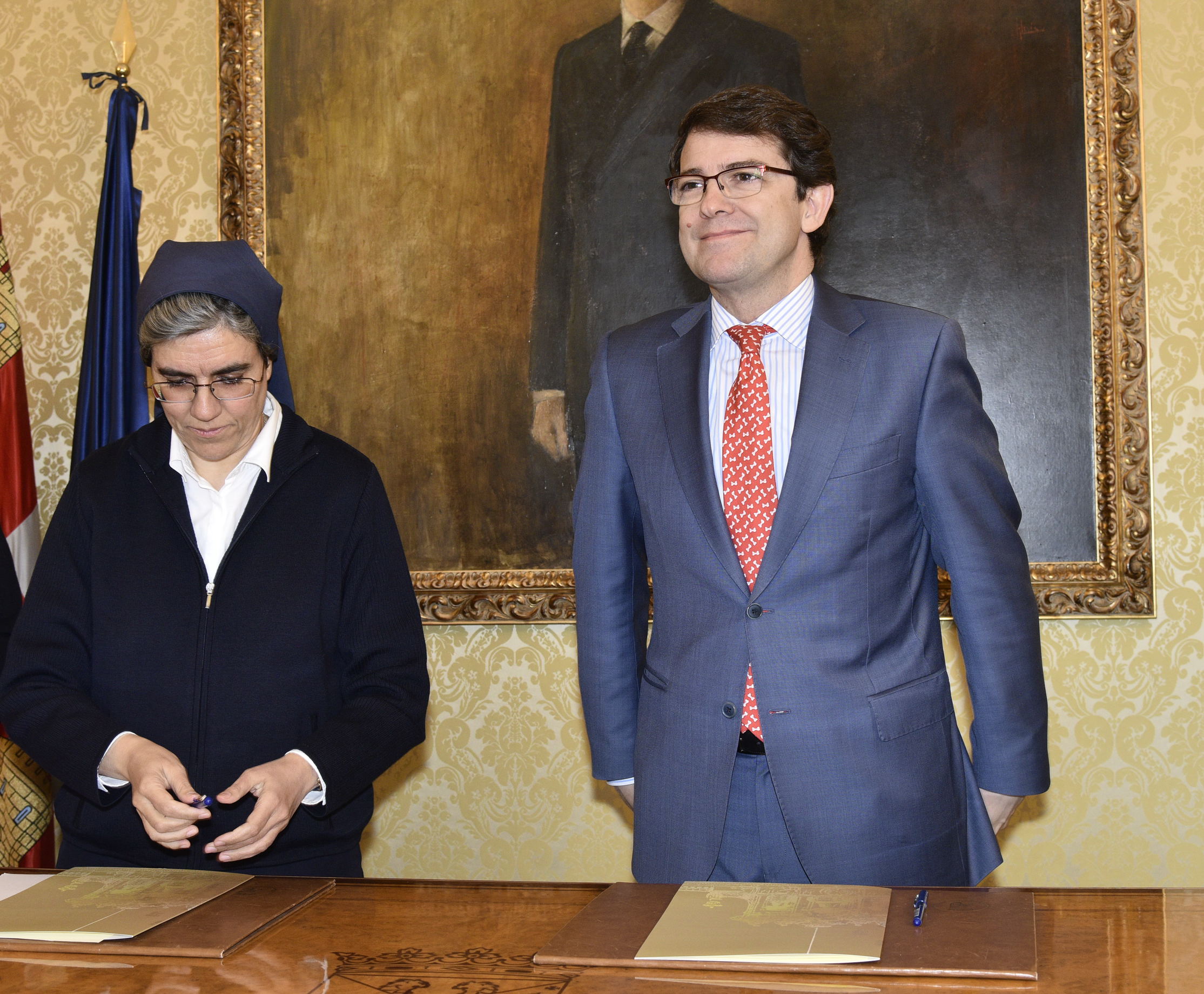 El alcalde  Alfonso Fernandez Manueco  y la presidenta de la Asociacion Marillac  Eugenia Gonzalez