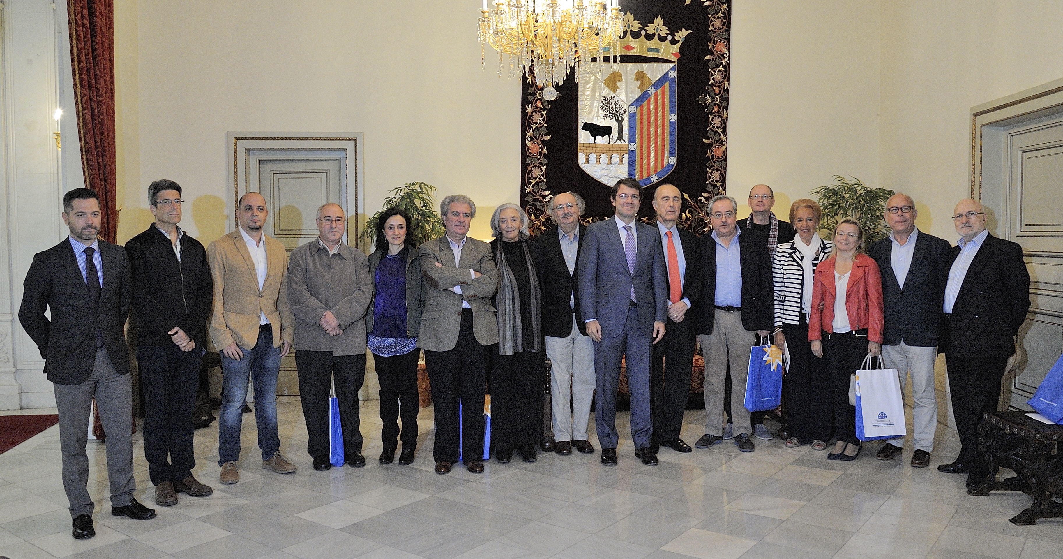 Ganadores de los Premios de Novela y Poesia junto al alcalde de Salamanca