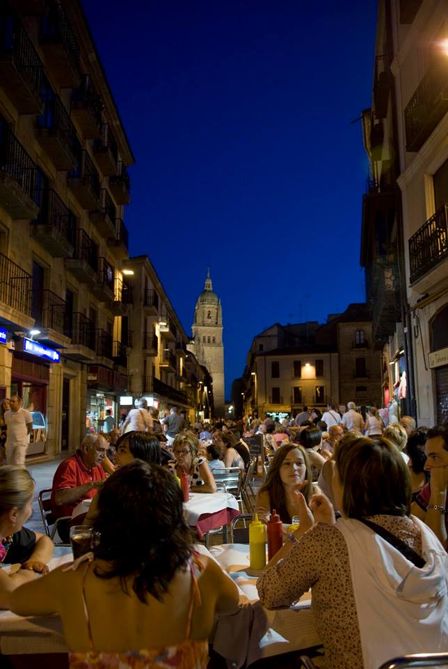 La Catedral de Salamanca desde la calle La Rua