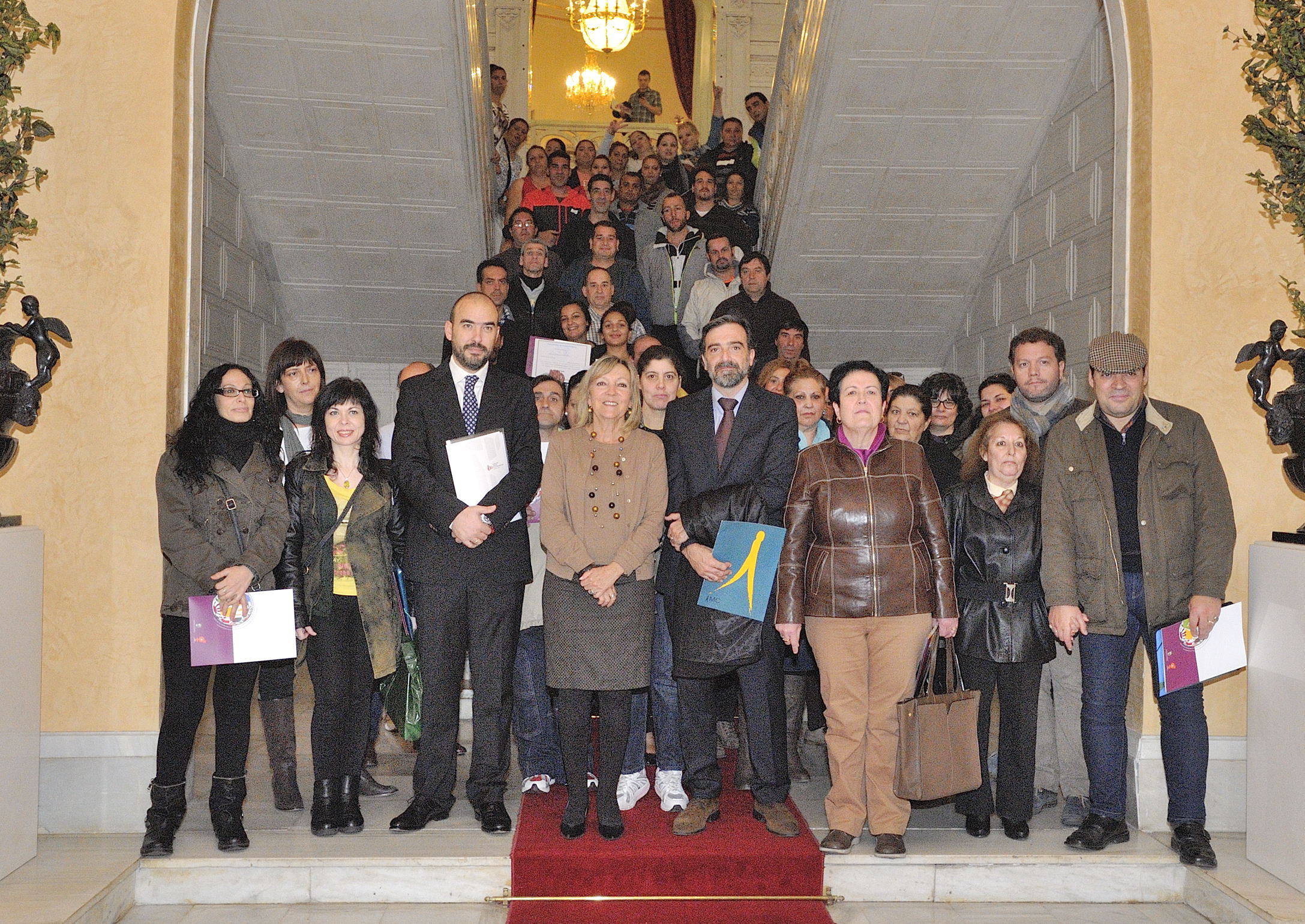 Entrega de los diplomas en el Ayuntamiento por parte de la Concejala  Cristina Klimowitz