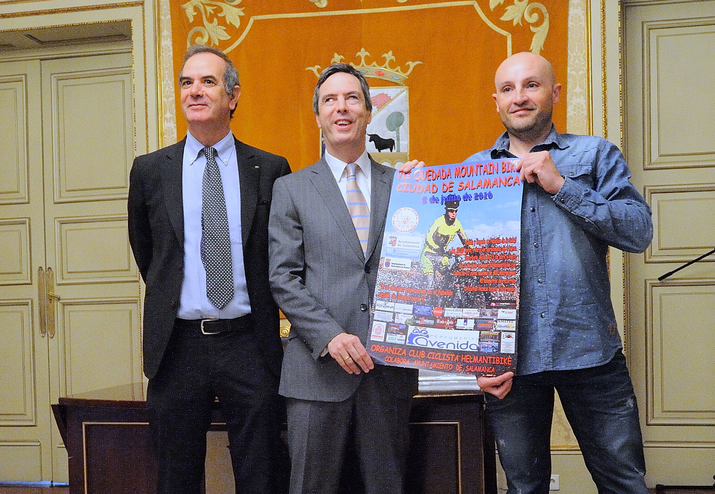 El concejal de Deportes  Enrique Sanchez-Guijo  y el presidente del Club Ciclista HelmantiBike