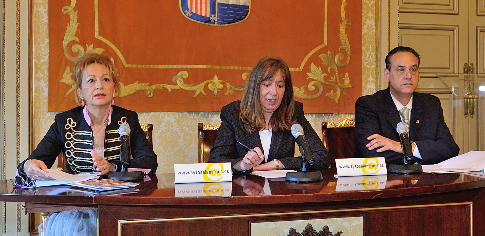 Mª Jose Fresnadillo  acompanada de Juan Carlos Rodriguez Perez y Patricia Fernandez