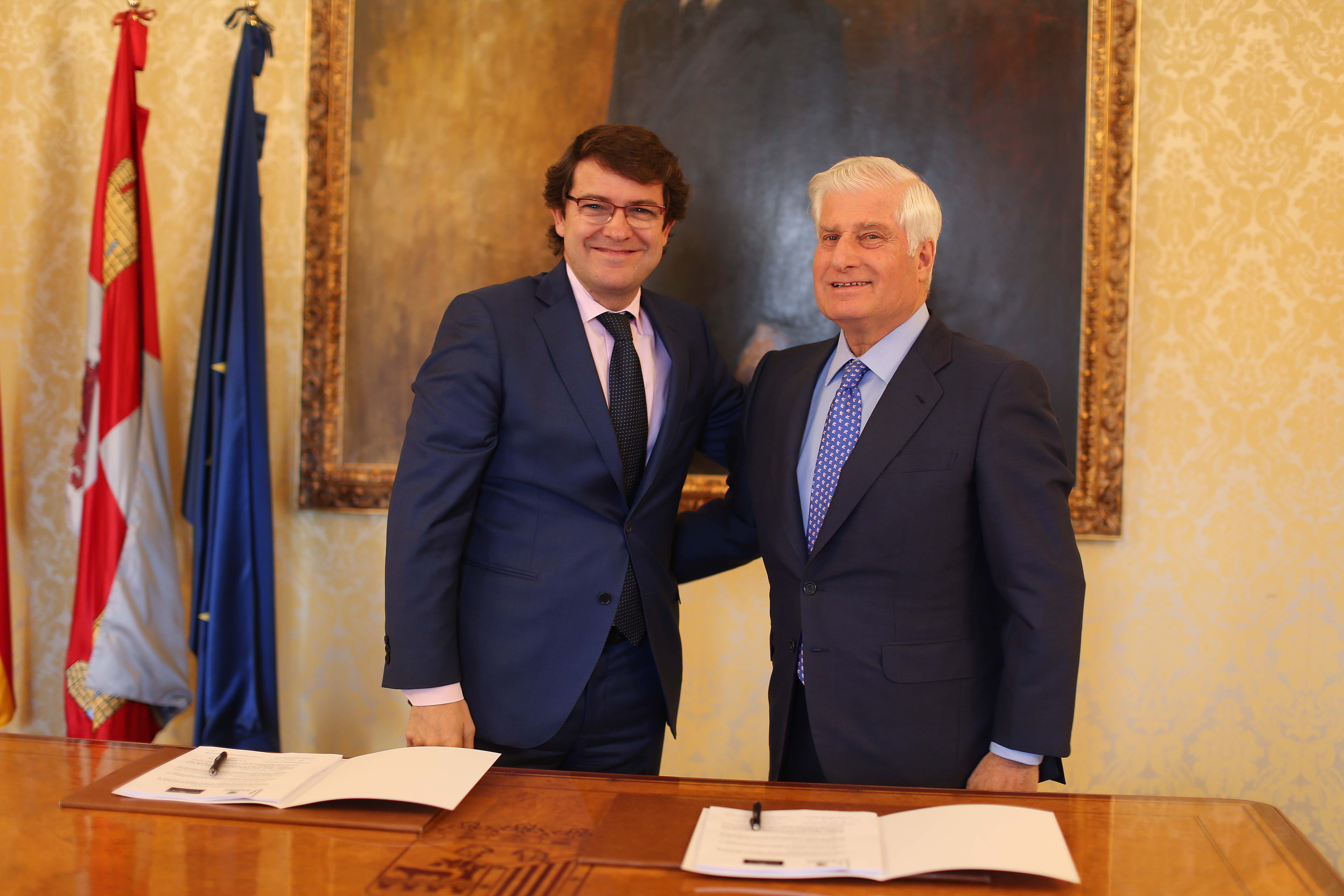 Alfonso Fernandez Manueco y el presidente de la Fund. casa de alba  carlos fitz-james stuart