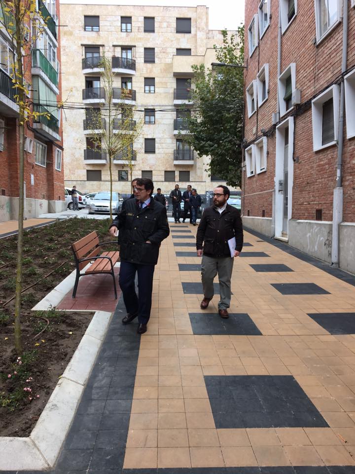 Alfonso Fernandez Manueco y Daniel Llanos durante la visita a San Bernardo