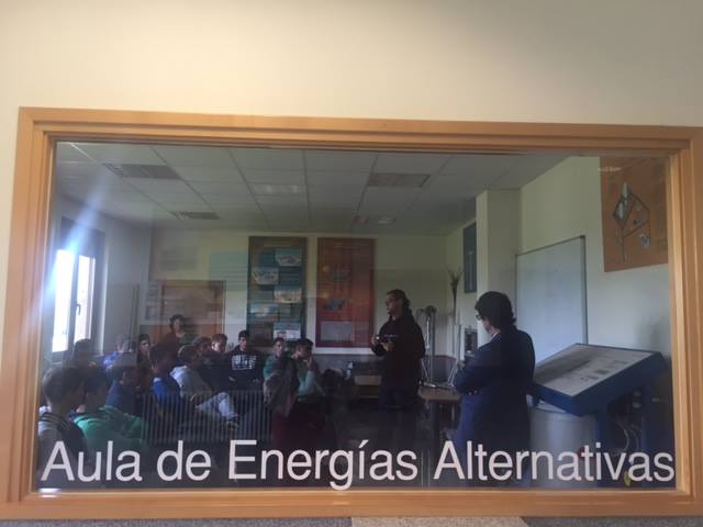 El alcalde ha visitado a los alumnos del Aula de Energias Renovables de Huerta Otea
