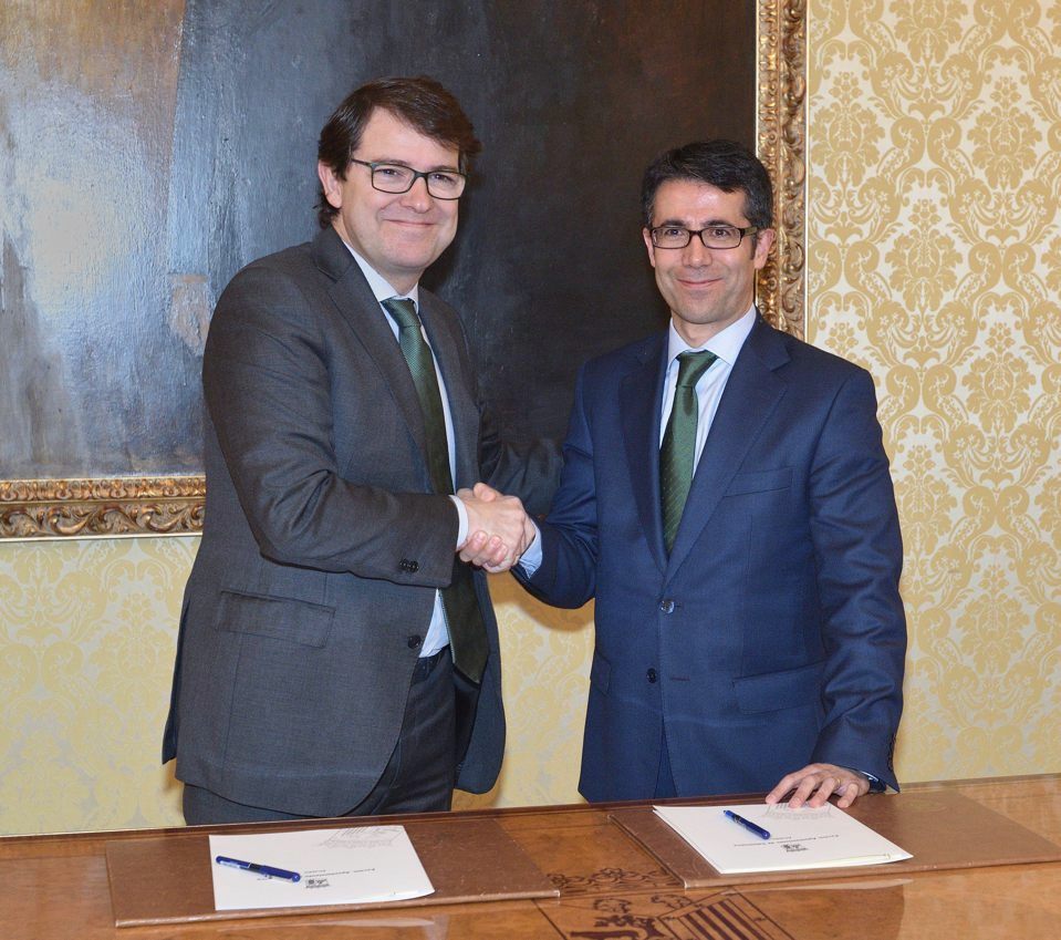 El Alcalde  Alfonso Fernandez Manueco y Celiano Garcia Moreno  Delegado Comercial de Iberdrola