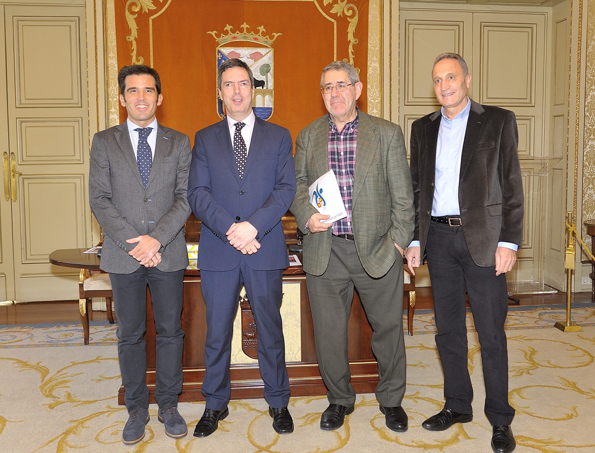 Representantes de Ayuntamiento  Junta de Castilla y Leon y Federacion de Atletismo CyL