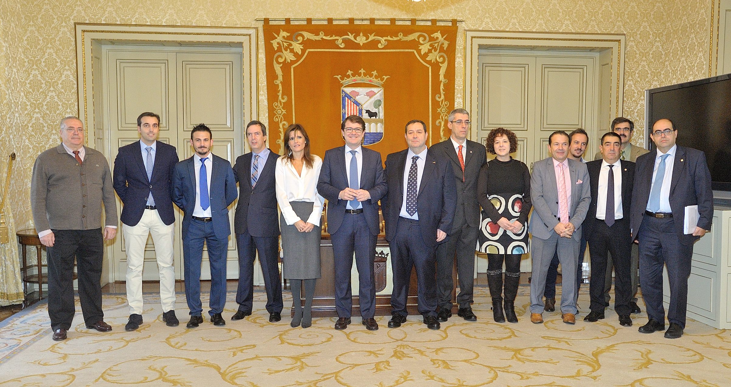 El alcalde junto a miembros del Comite Ejecutivo de la institucion cameral