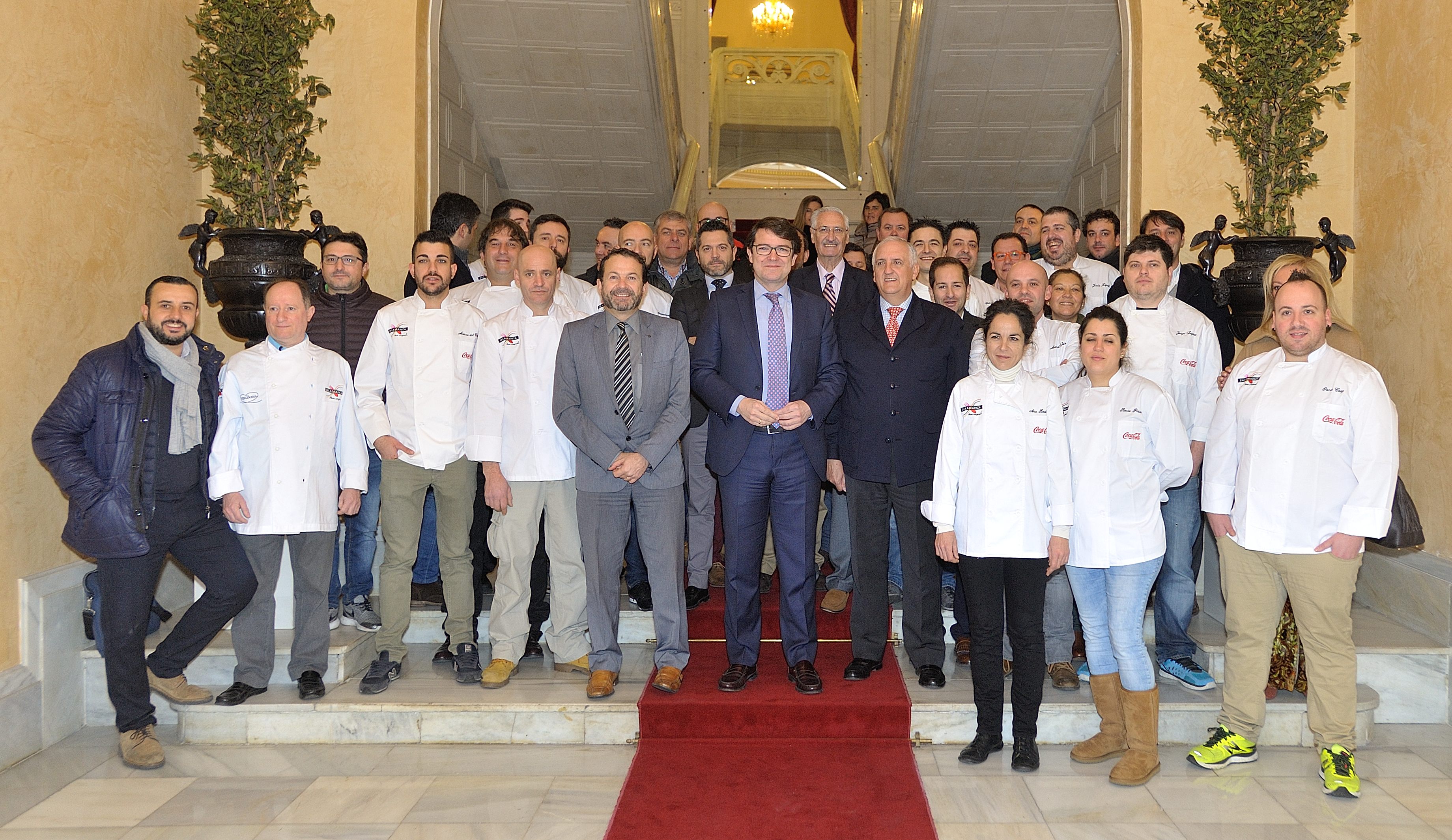 El alcalde  junto a los cocineros participantes en Madrid Fusion