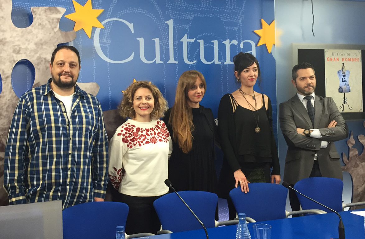 Rueda de prensa en el Teatro Liceo  junto al Concejal de Cultura y Turismo  Julio Lopez (derecha)