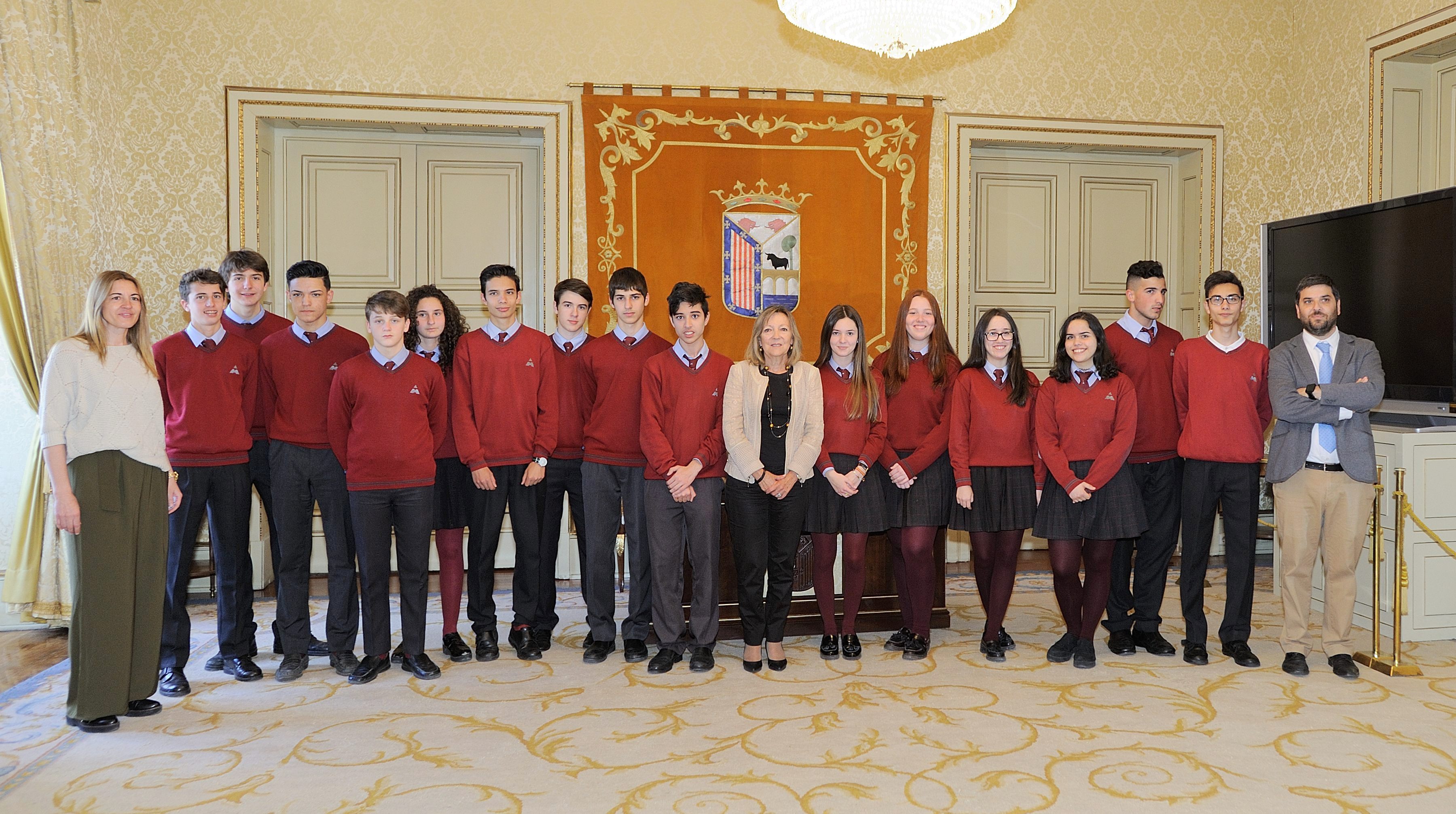 La Concejala de Familia e Igualdad de Oportunidades  Cristina Klimowitz  con los premiados