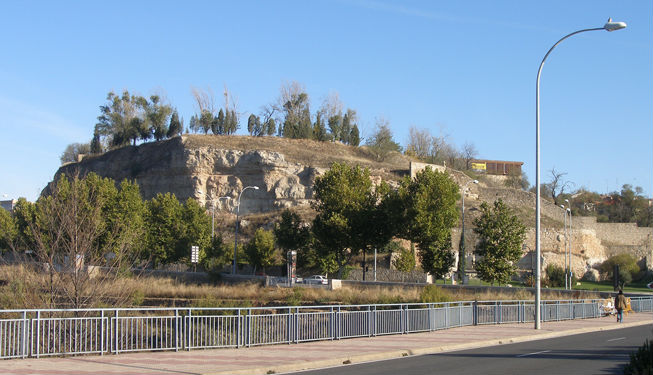 El Cerro de San Vicente desde el Puente Sanchez Fabres