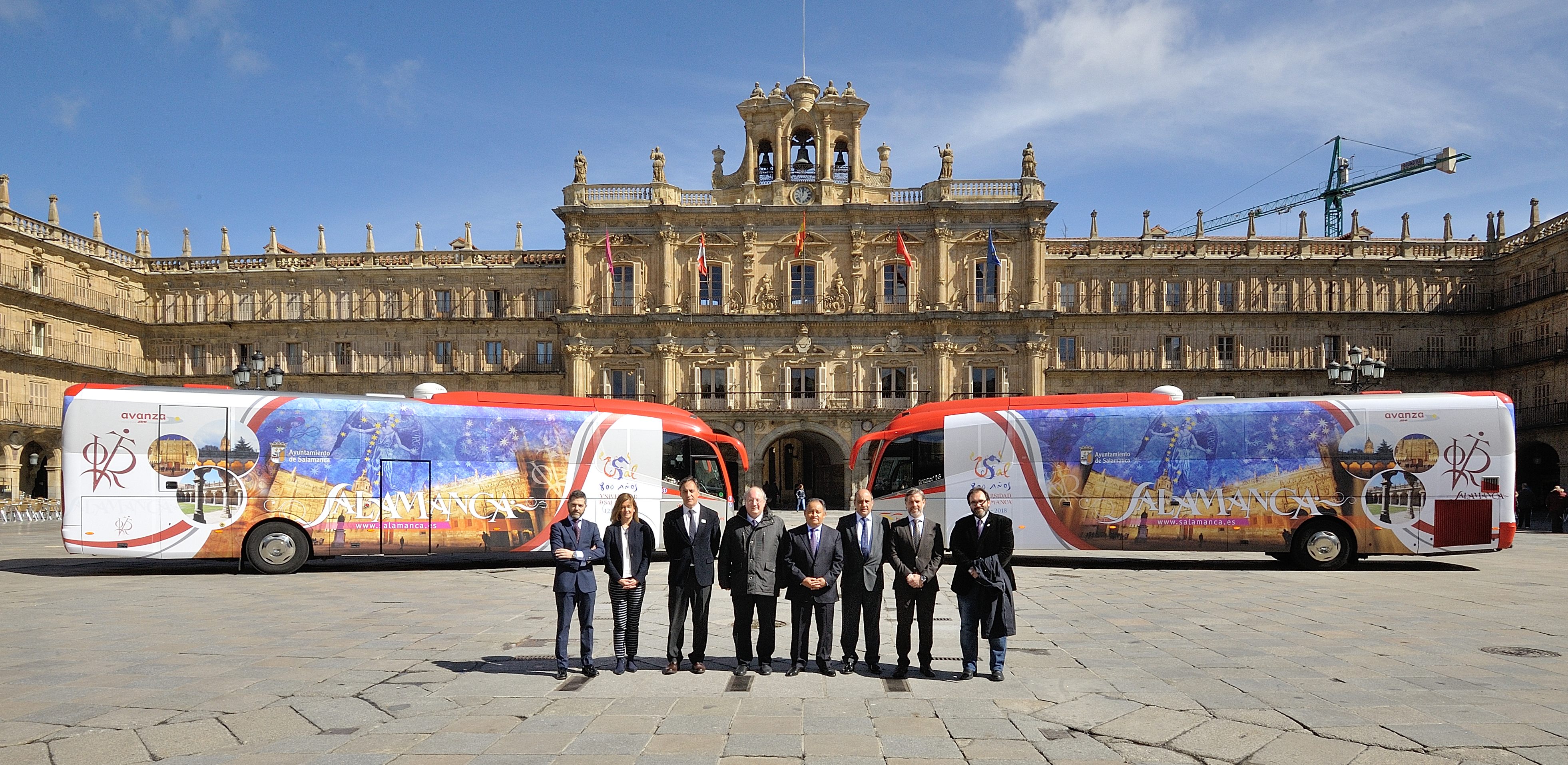 Presentacion de los autobuses en la Plaza Mayor