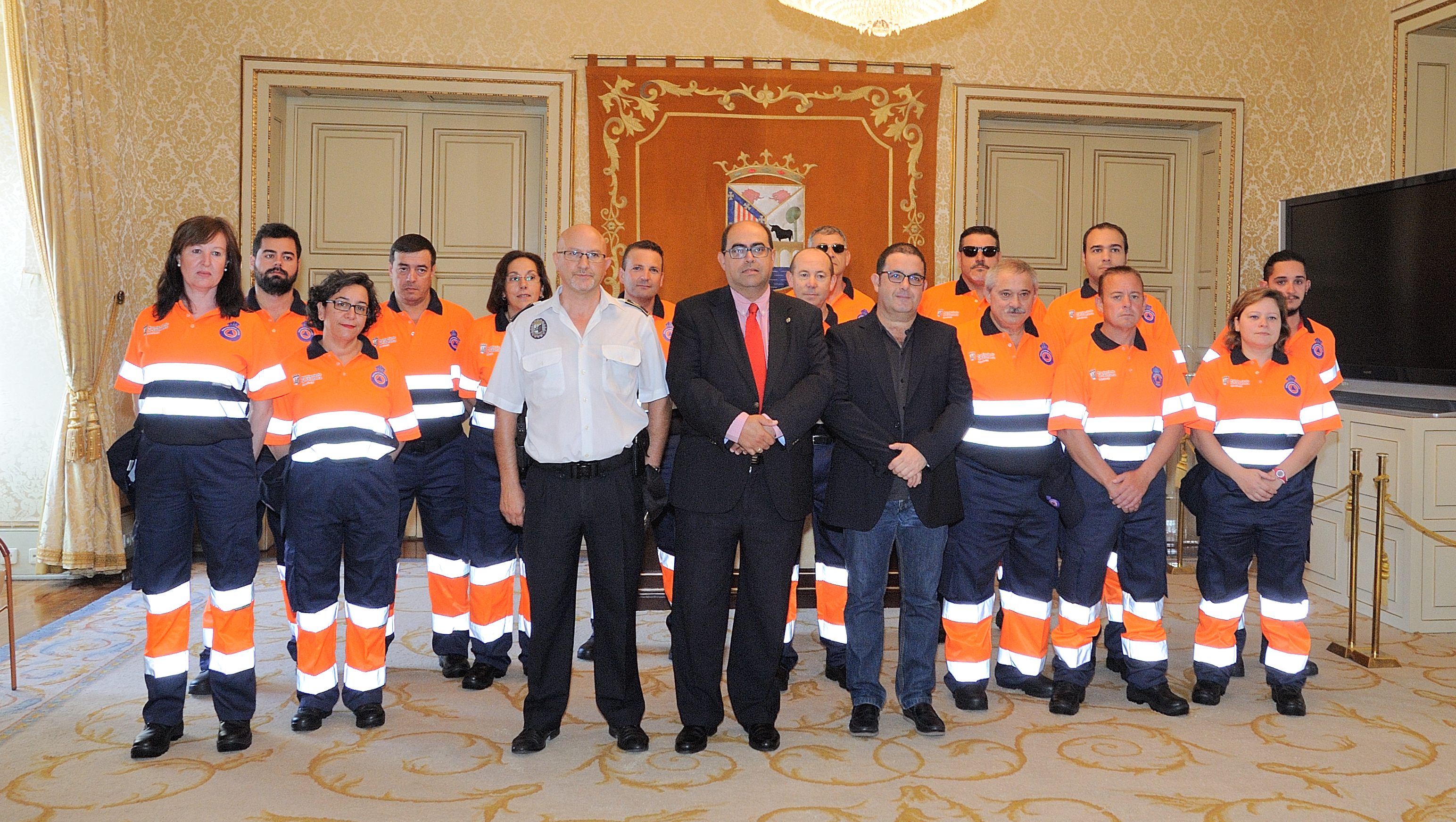 Presentacion de los voluntarios de la agrupacion en el Ayuntamiento
