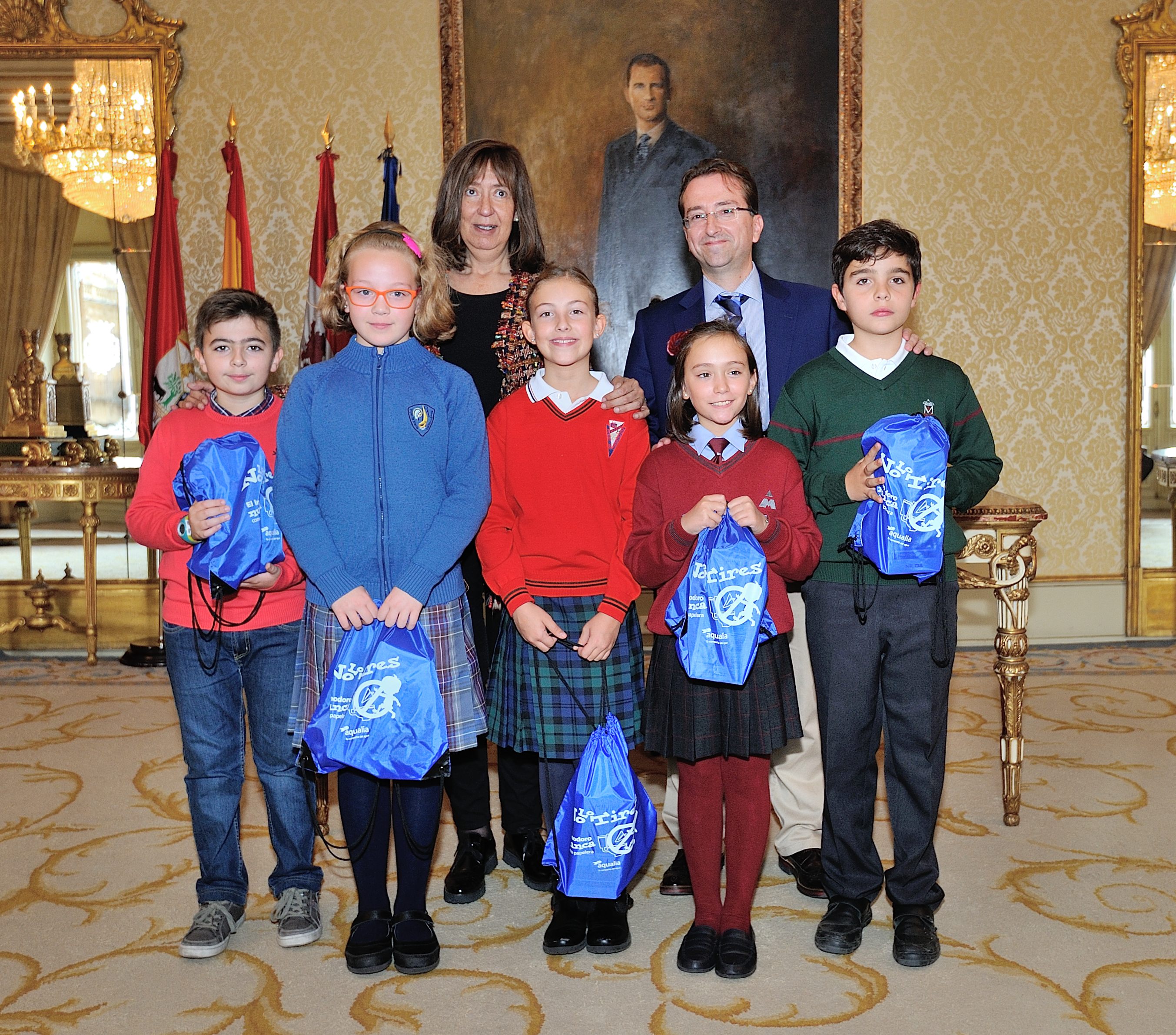 Premios a los finalistas del Concurso Nacional de Dibujo con motivo del Dia del Agua