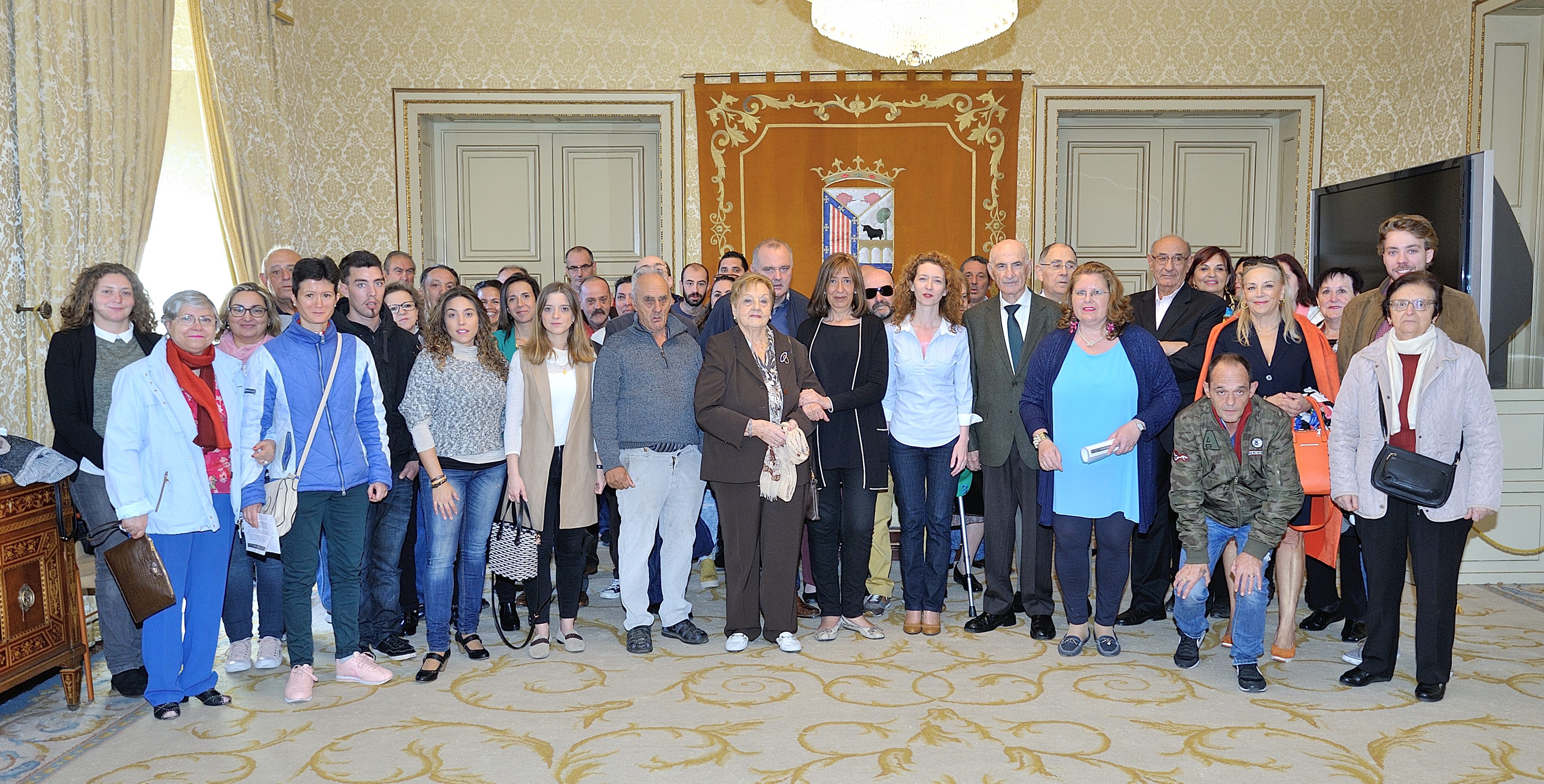 Maria Jose Fresnadillo recibio a los integrantes de la asociacion  Salud Mental Salamanca