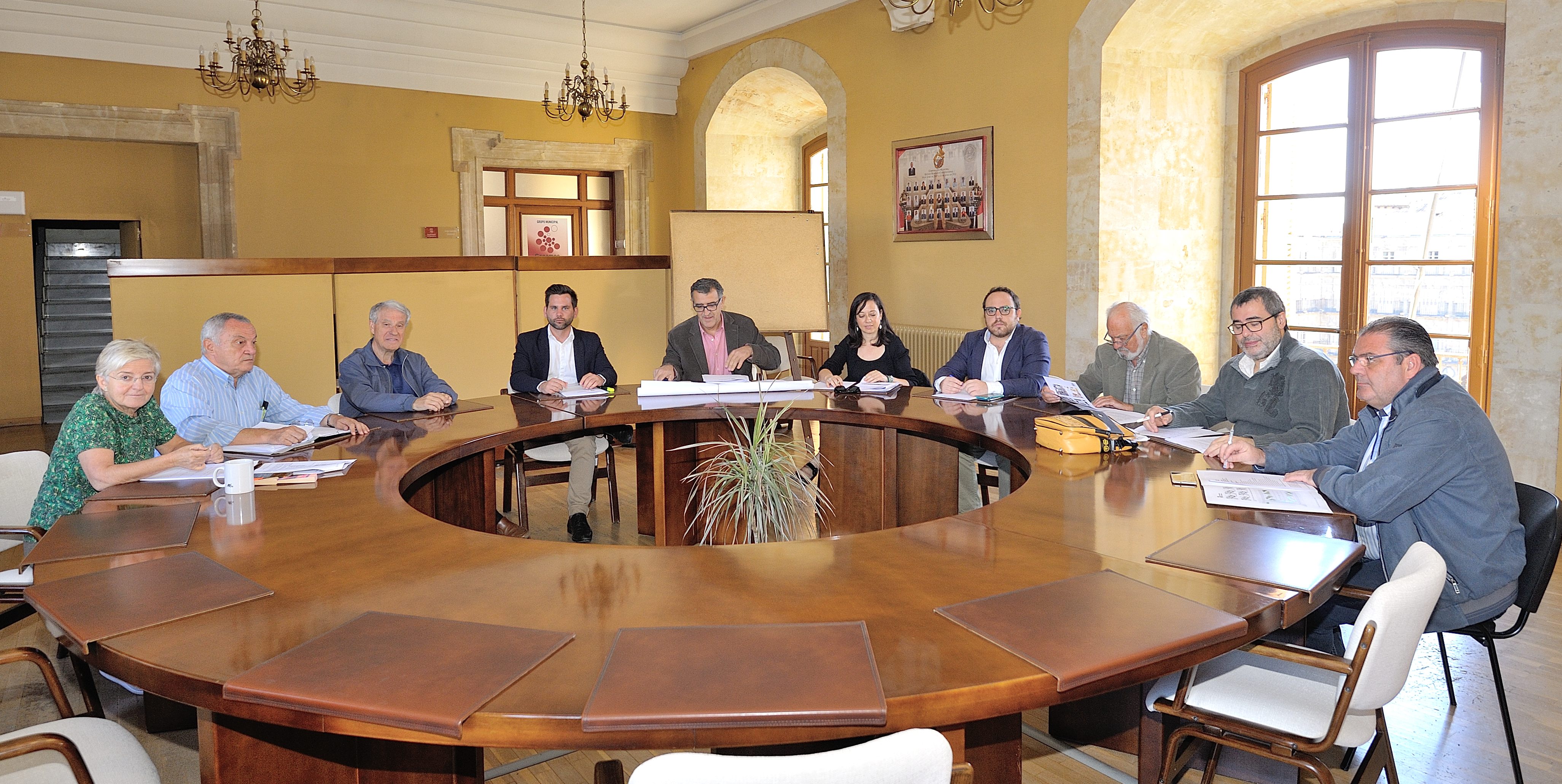 El grupo de trabajo para estudiar la modernizacion y mejora de la Plaza de los Bandos