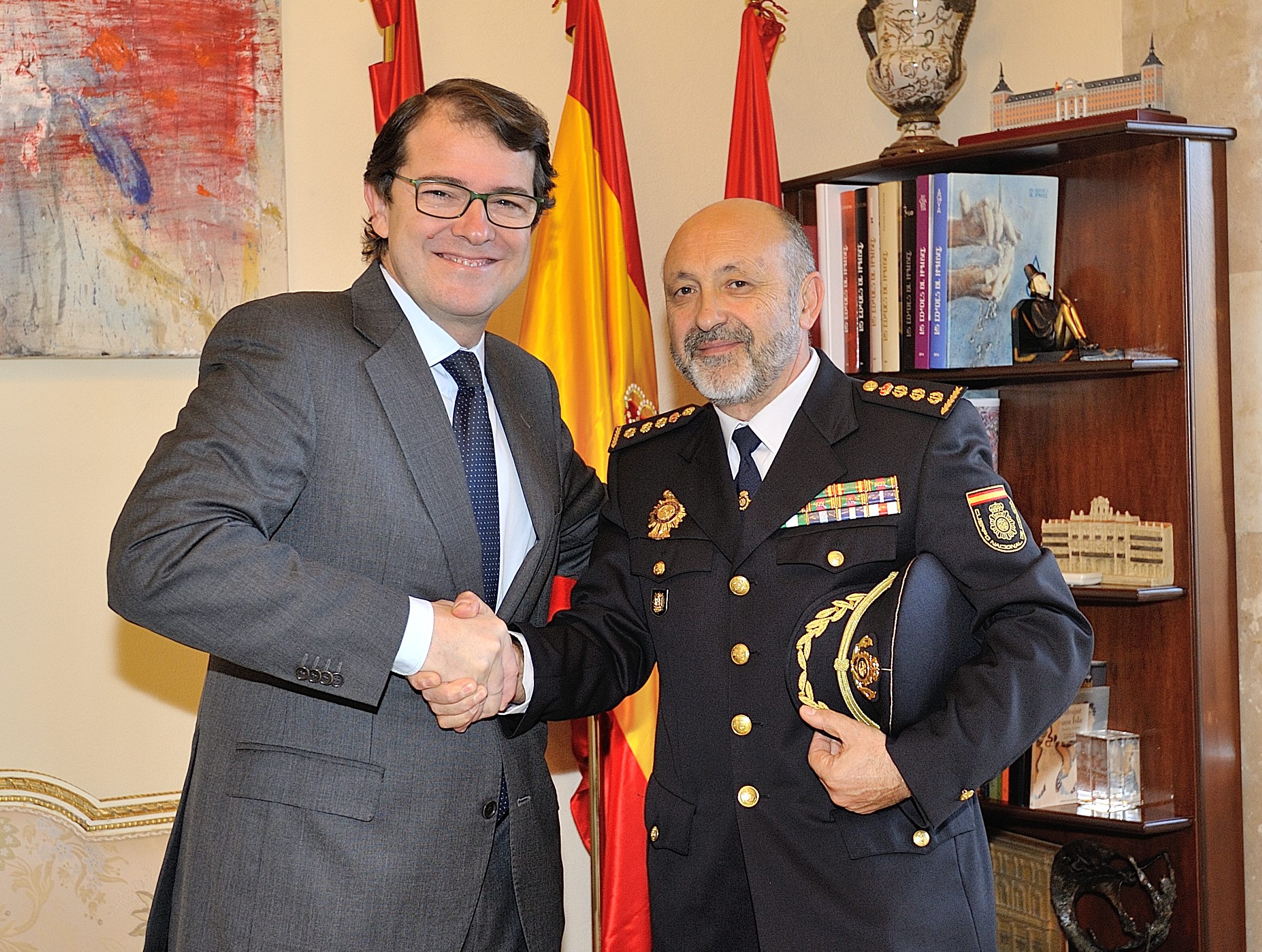 El alcalde de Salamanca y el comisario jefe de la Policia Nacional