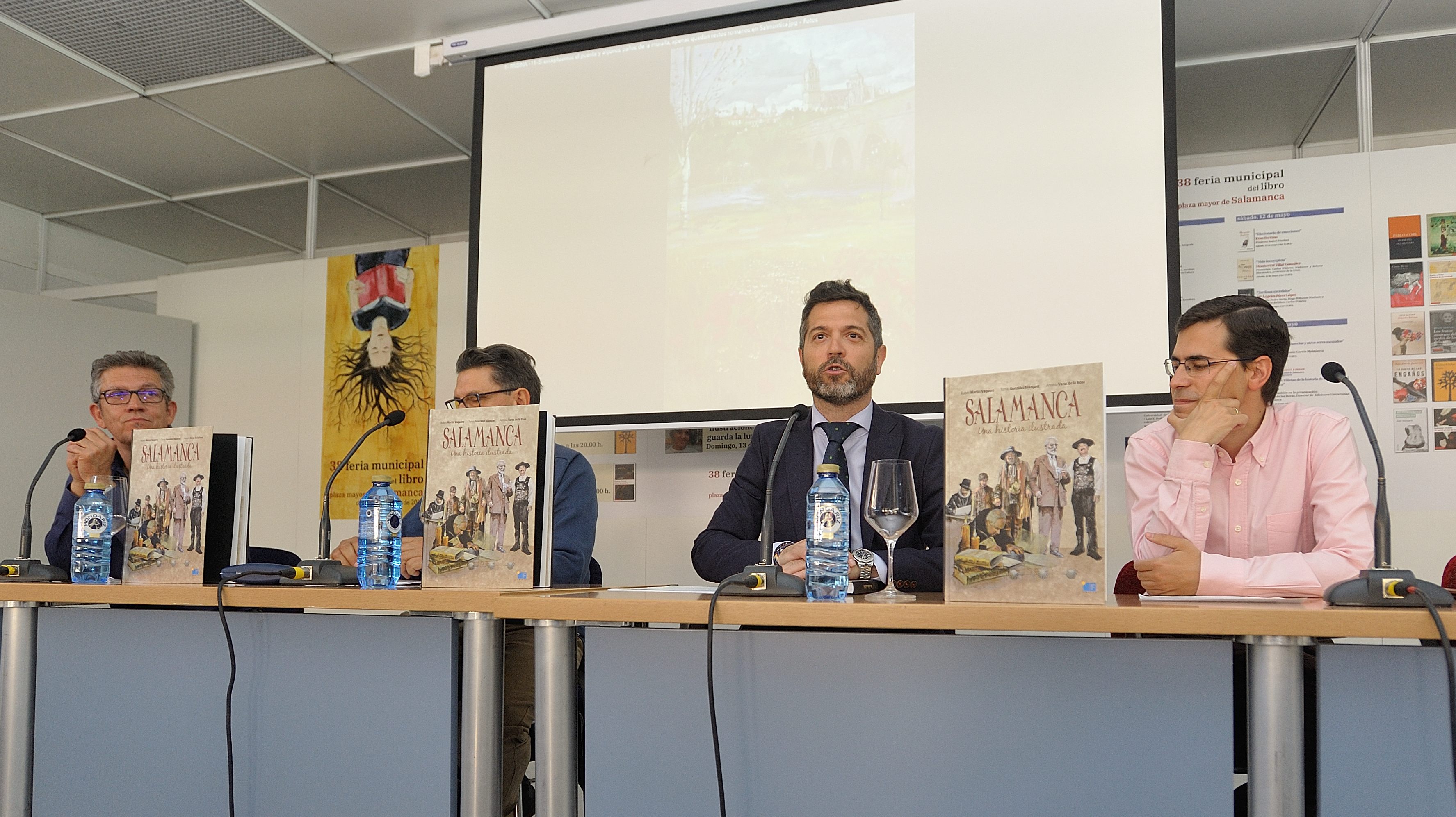El concejal de Cultura  Julio Lopez  ha presentado esta manana el libro