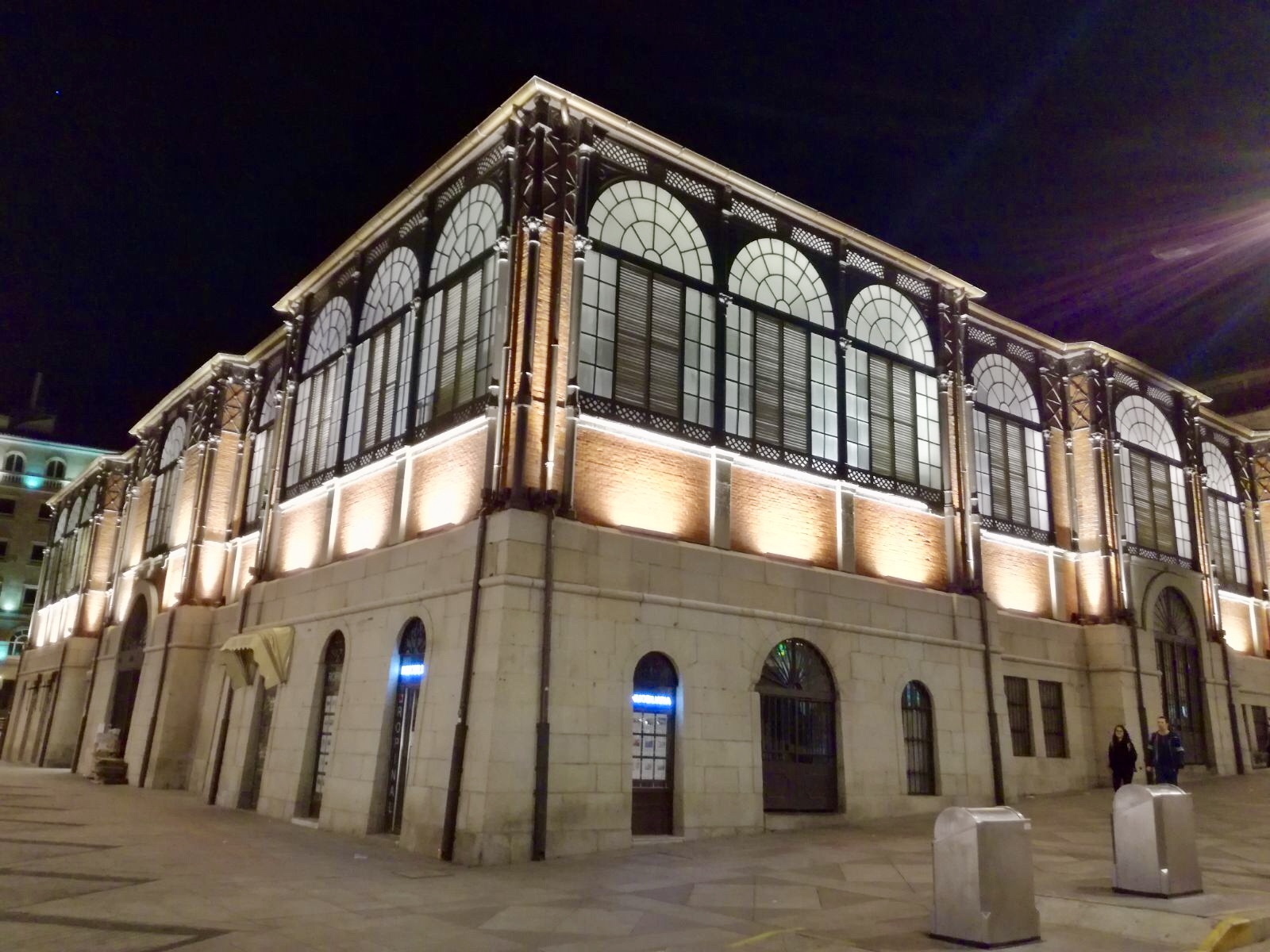 Visto bueno al nuevo reglamento que permitira la apertura de  gastrobares  en el Mercado Central