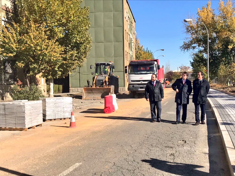 Reciente visita del alcalde de Salamanca a las obras efectuadas en el barrio de San Jose