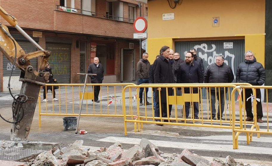 El alcalde de Salamanca  Carlos Garcia Carbayo  ha visitado hoy el inicio de las obras