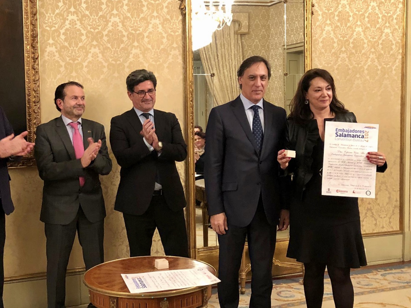 El alcalde en funciones  Carlos Garcia Carbayo  durante el acto de entrega de reconocimientos