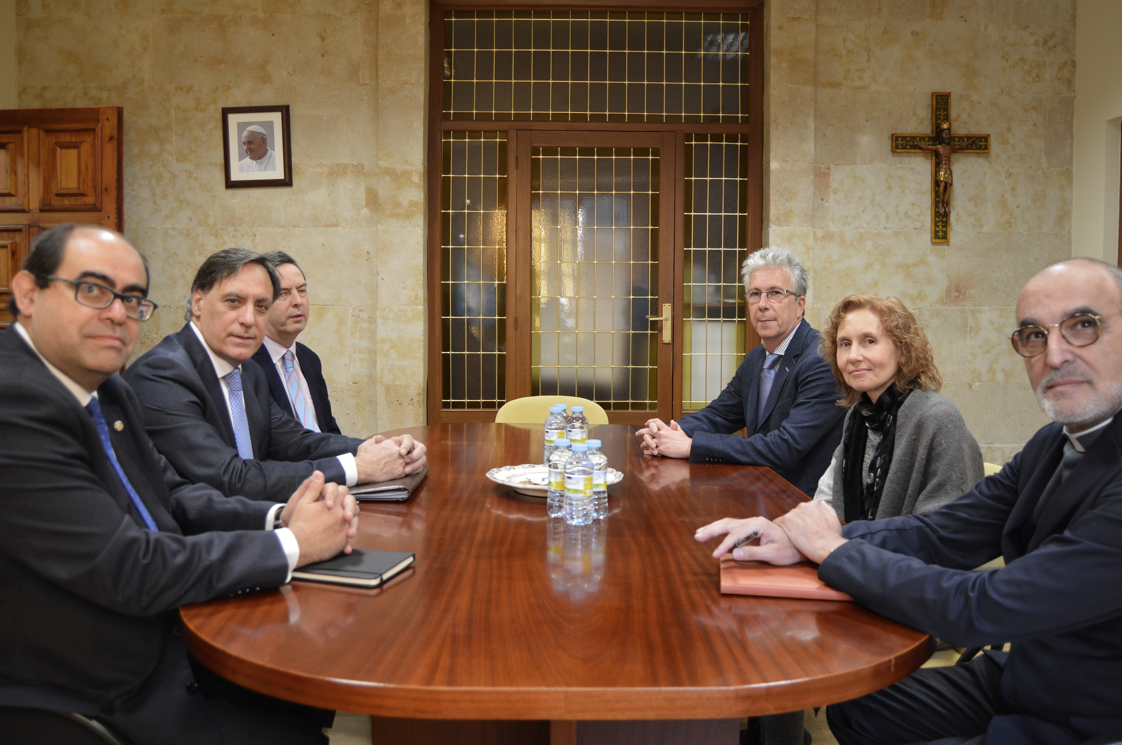 El alcalde de Salamanca ha mantenido hoy un encuentro con la rectora de la UPSA