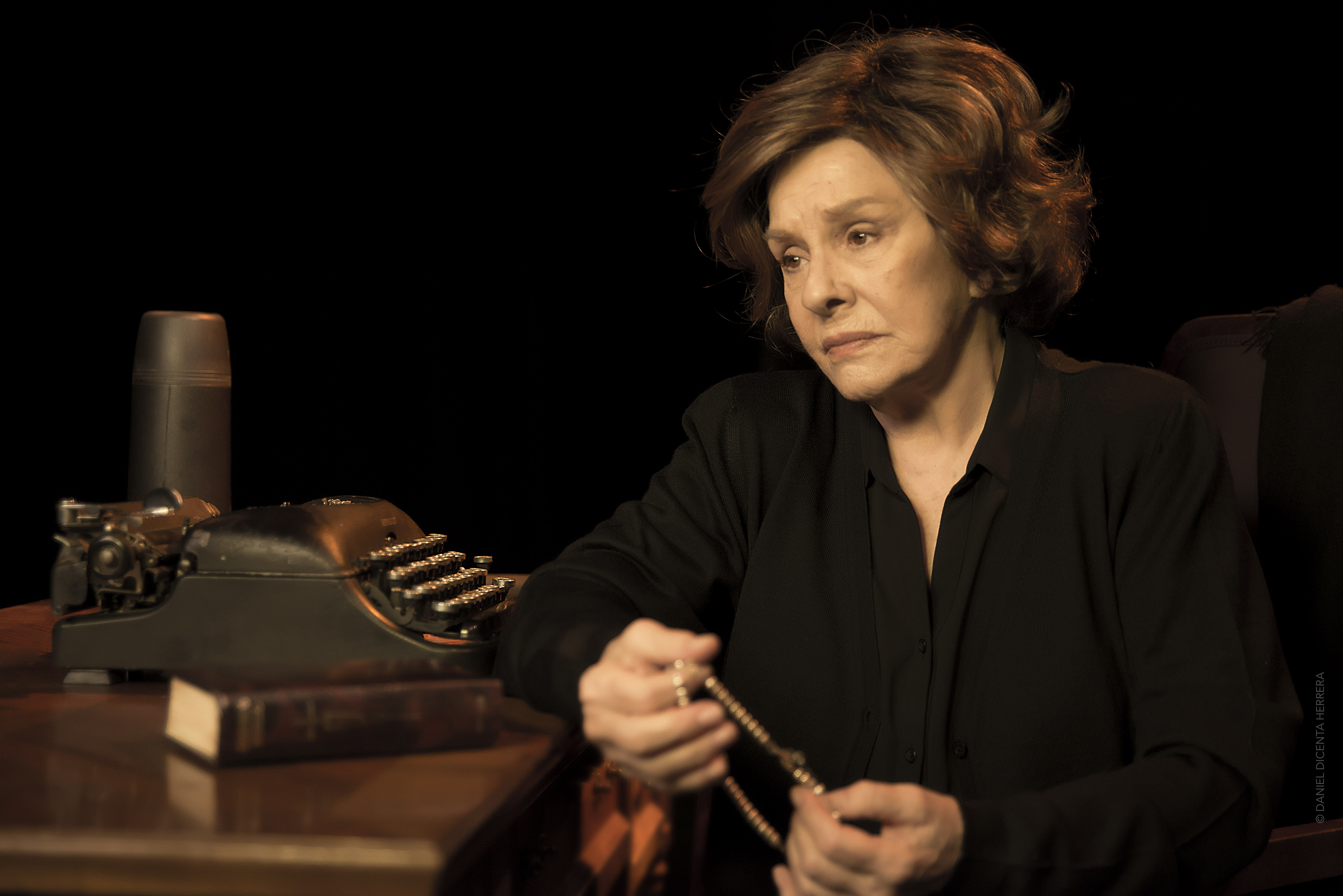 Cinco horas con Mario   una obra de Miguel Delibes protagonizada por Lola Herrera
