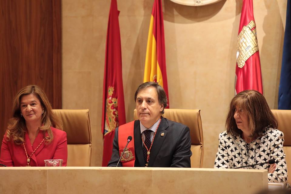 La primera y segunda teniente de alcalde seran Carmen Schez. bellota y mª jose fresnadillo