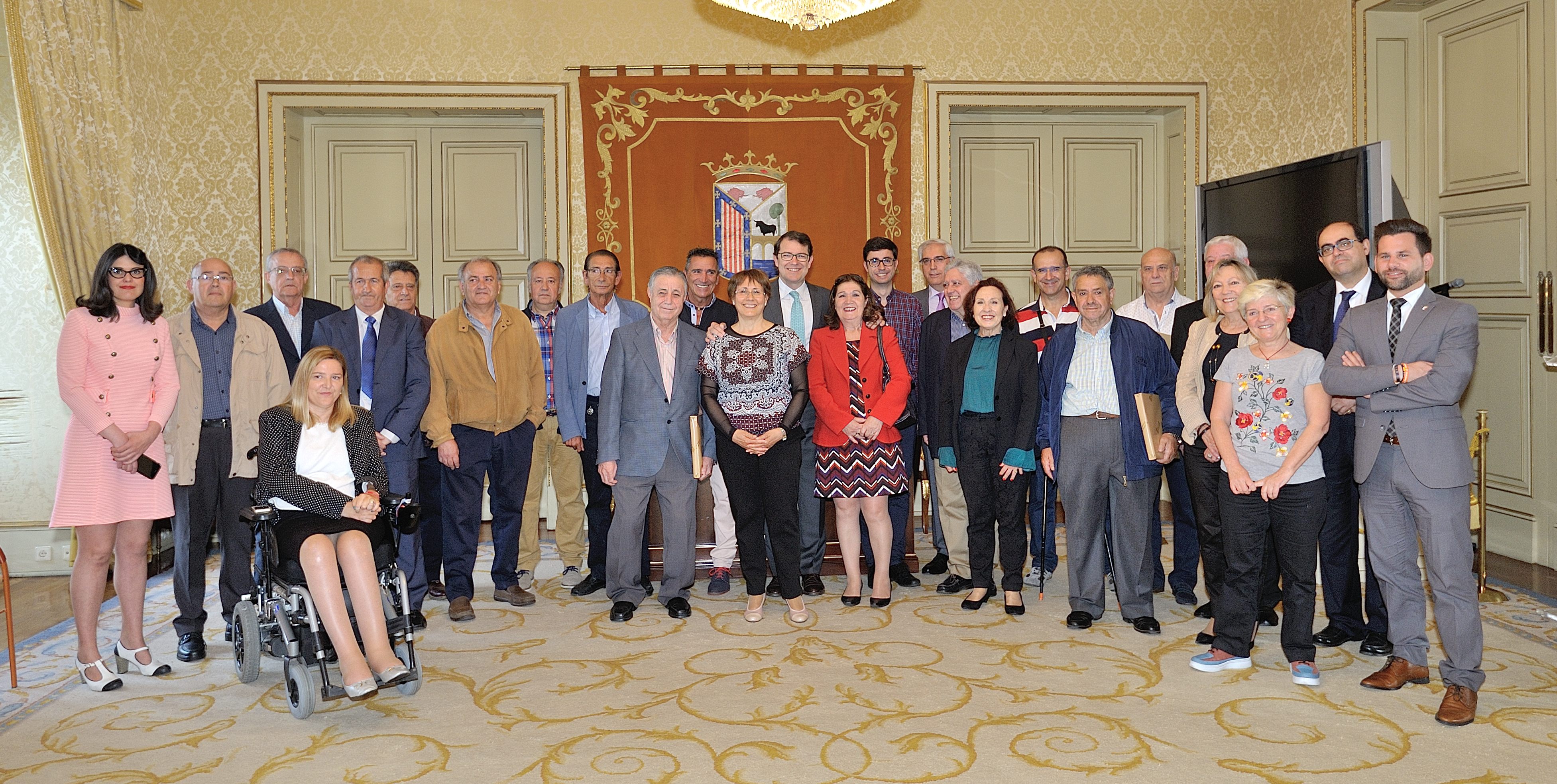 El alcalde de Salamanca ha agradecido al personal homenajeado su dedicacion