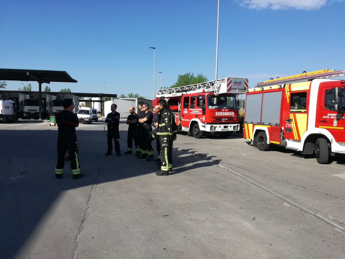 Imagen de una de las sesiones de formacion que han recibido los Bomberos del Ayuntamiento