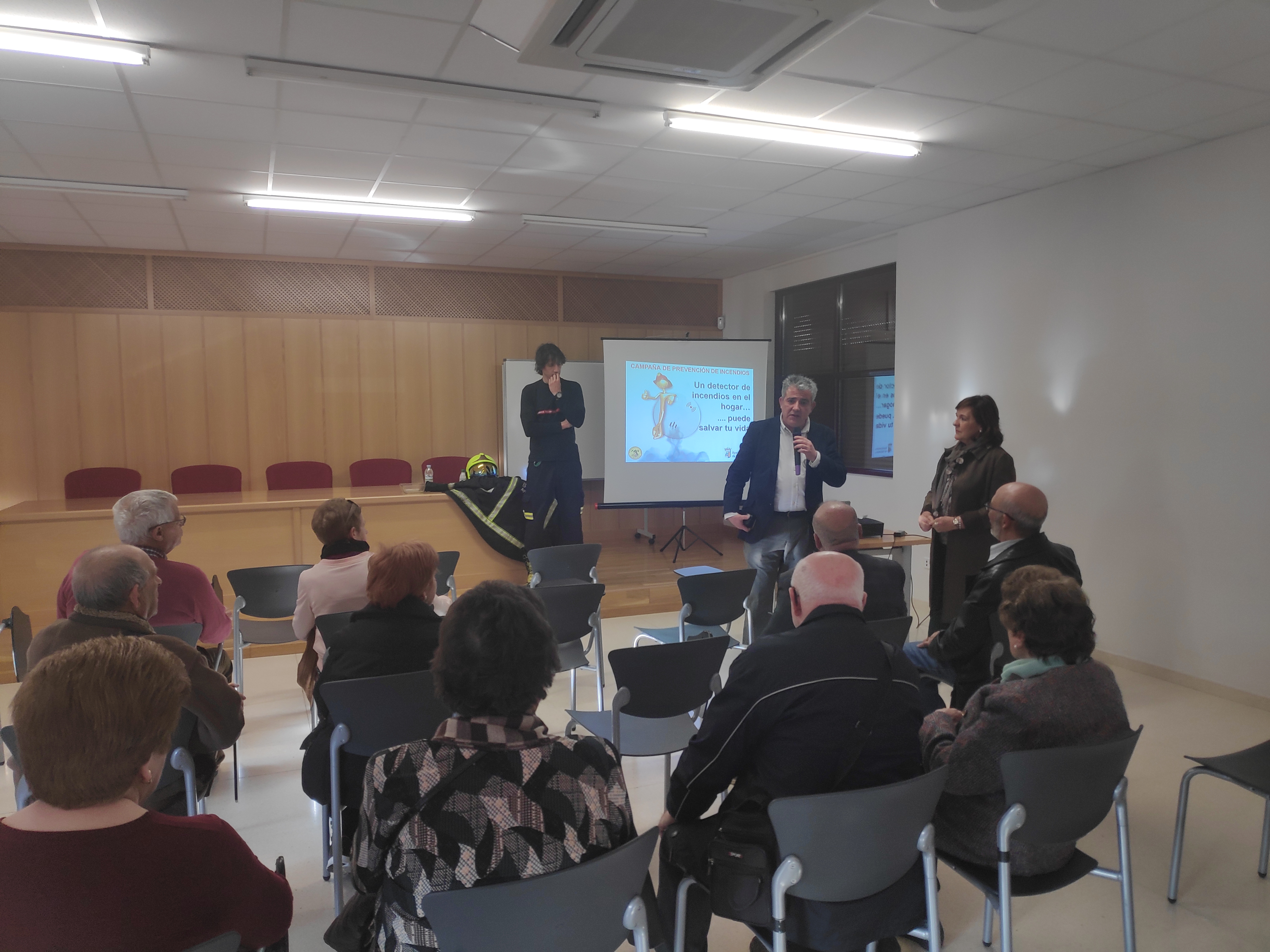 Un momento de la sesion en la que participaron las personas mayores