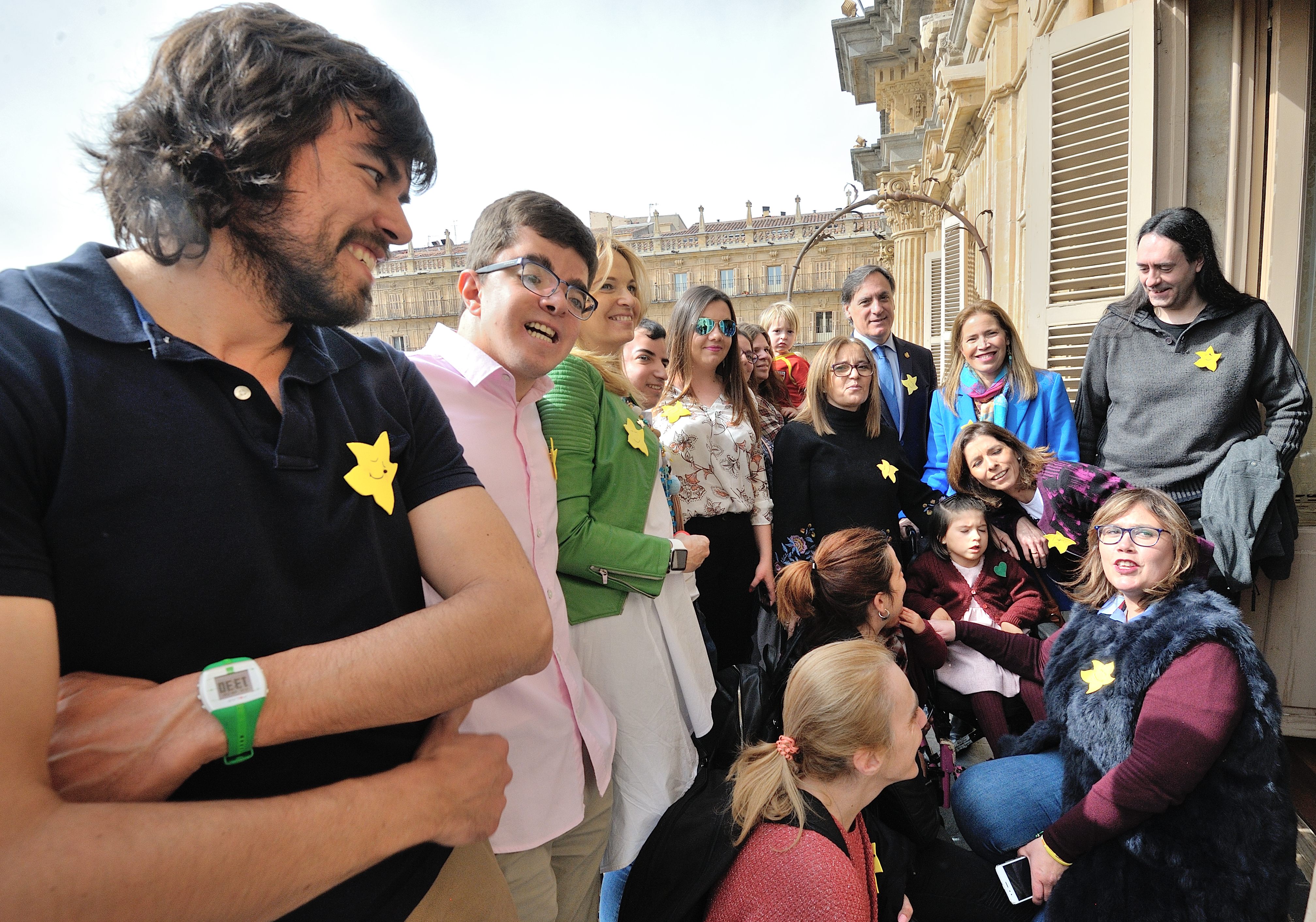 El alcalde de Salamanca  Carlos Garcia Carbayo   junto a miembros de AERSCYL