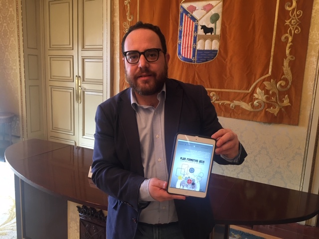 El concejal de juventud  en la presentacion del Plan Formativo para Jovenes 2019