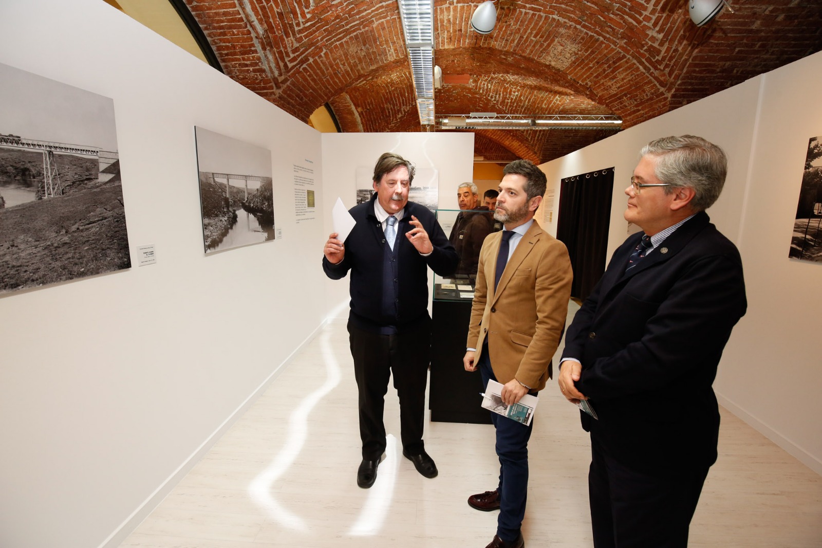 El concejal de Cultura  en la inauguracion de la exposicion