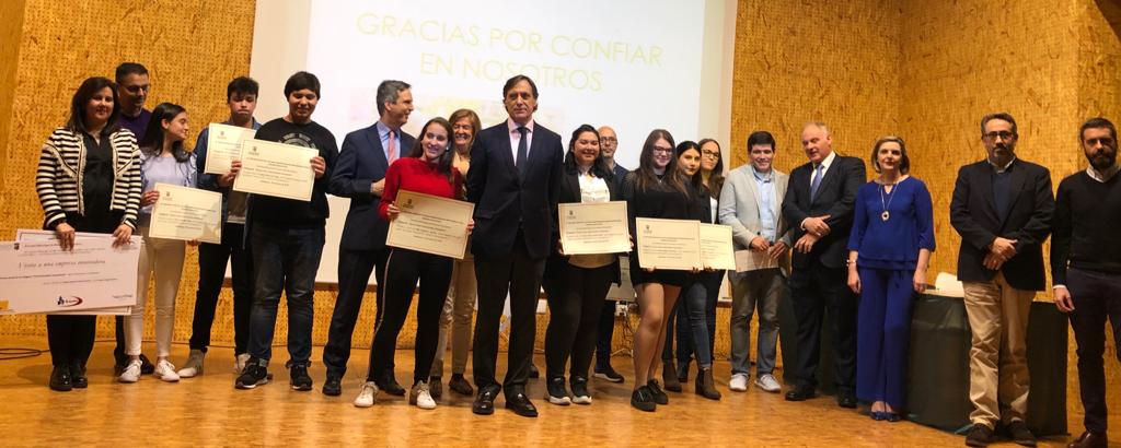 El alcalde de Salamanca  Carlos Garcia Carbayo  con los premiados