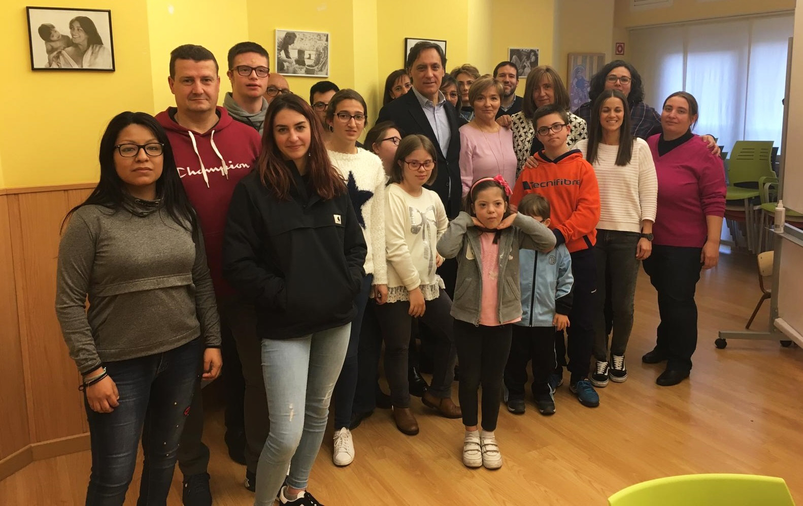 El alcalde de Salamanca  en su visita a Down Salamanca