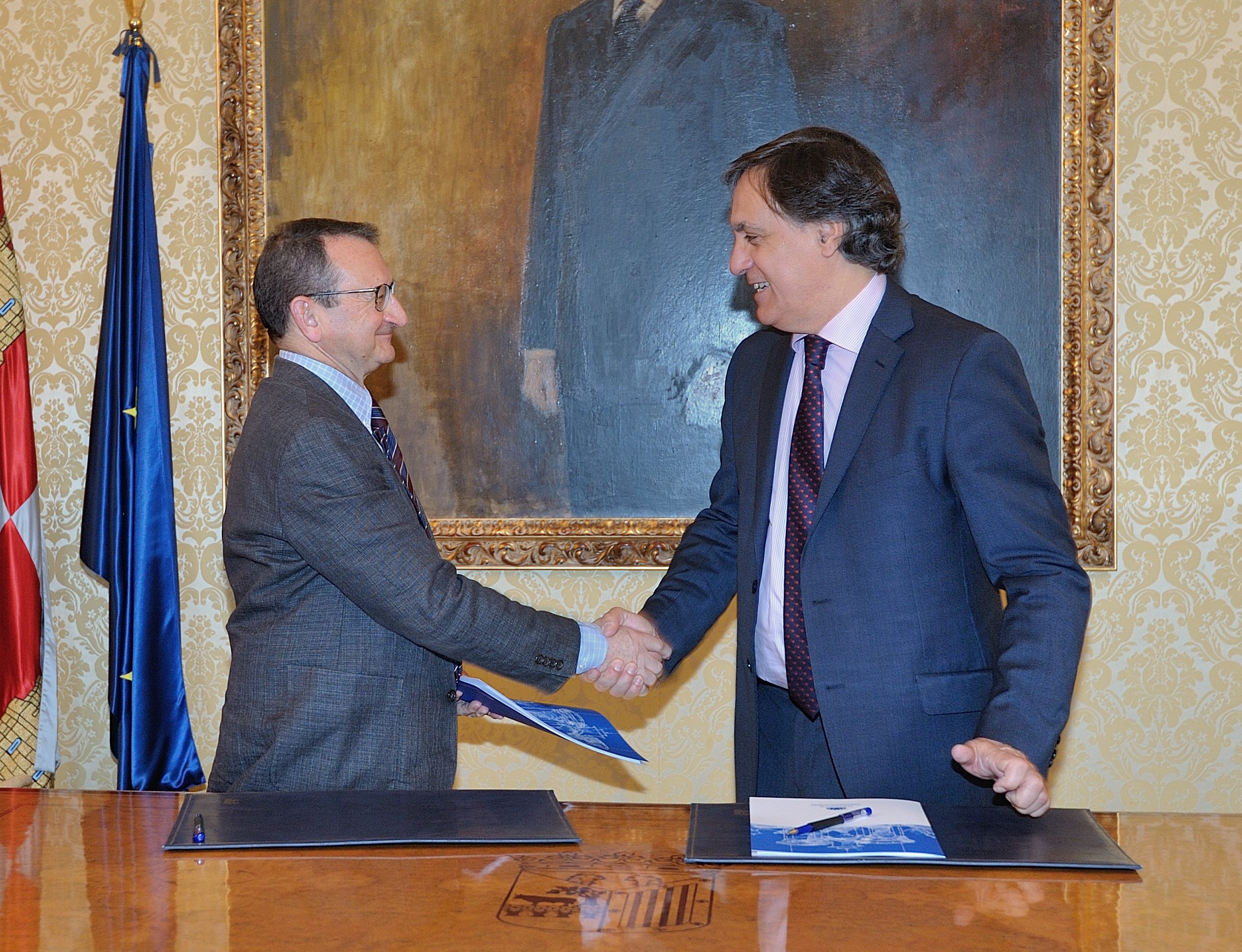 El alcalde de Salamanca  Carlos Garcia Carbayo  junto a Luciano Mendez Sanchez