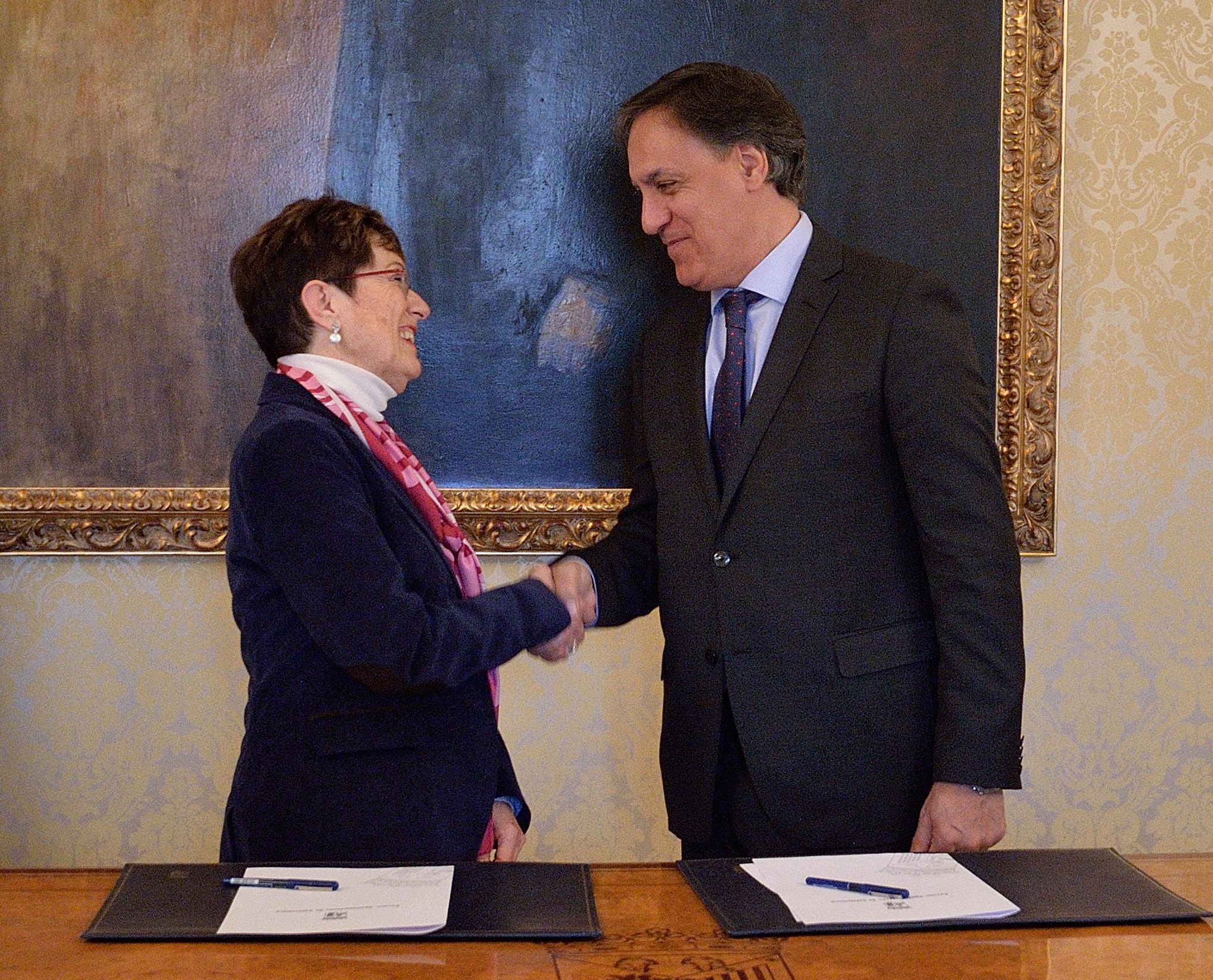 El alcalde de Salamanca y la presidenta del CES en la firma del protocolo