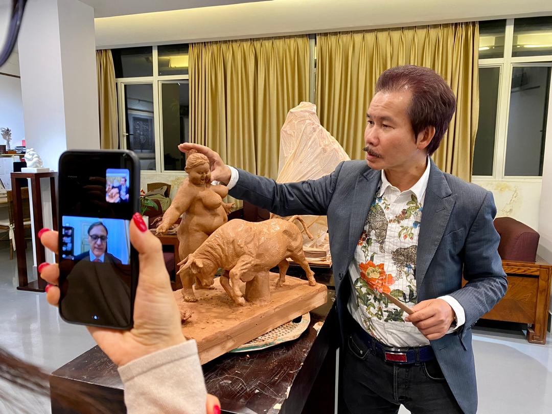 Videoconferencia entre el alcalde y el artista Xu Hongfei