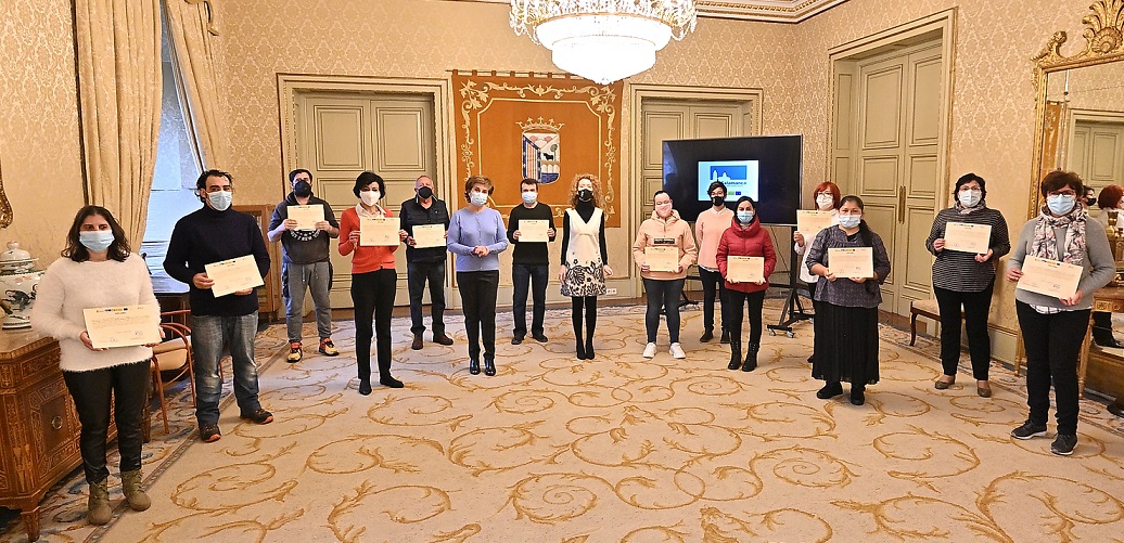 Entrega de diplomas en el Salon de Recepciones del Ayuntamiento