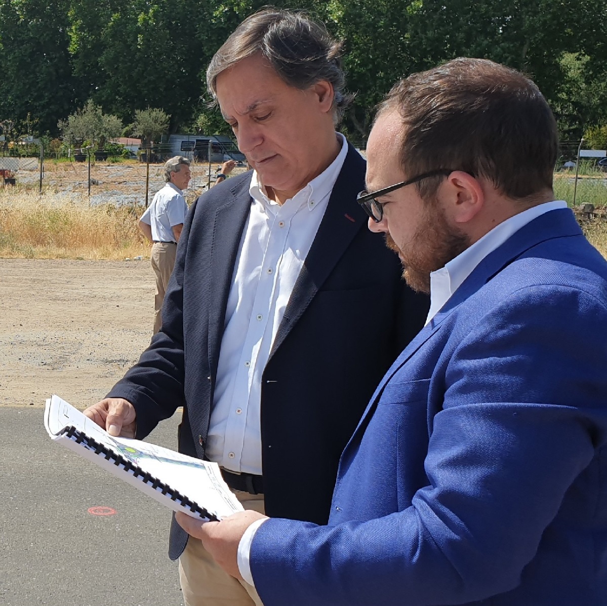 El alcalde y el concejal de Fomento en una visita anterior a la zona