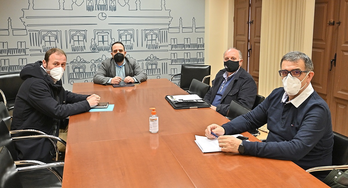 Reunion del concejal de Fomento con representantes de Unionistas y Monterrey